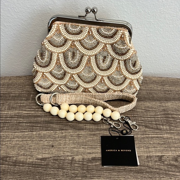 Beaded Cream & Gold Clutch w/ Crossbody Strap ✨ - Picture 9 of 11